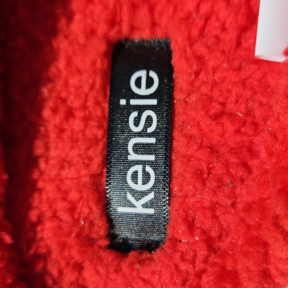 NEW WITH TAGS Kensie Size 6/7 Ivory Red Strawberries Fuzzy Memory Foam Slippers - Picture 12 of 17